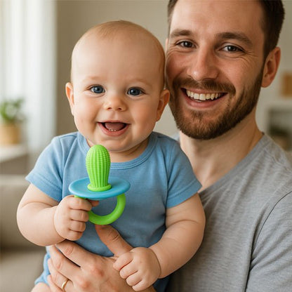 bebe fille avec son papa  jou avec Anneau de dentition vert 