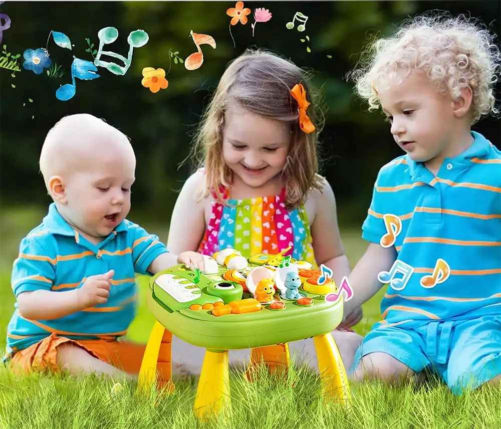 enfants jouent avec table dactivite bebe ecoutent musique